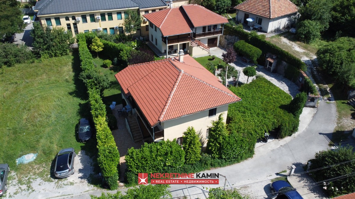 House with Two Three-Bedroom Apartments and a Yard, Gruda, Cetinje